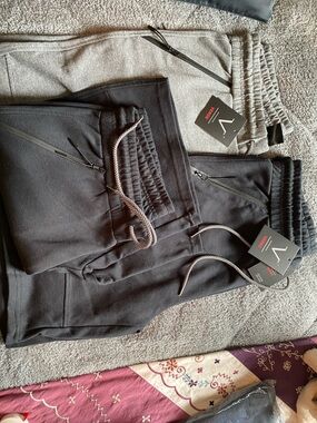 3 pairs of shorts -NWT. SIZE Large. VERDE